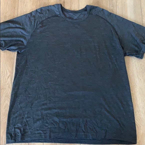Lululemon men’s Workout shirt - Picture 1 of 2